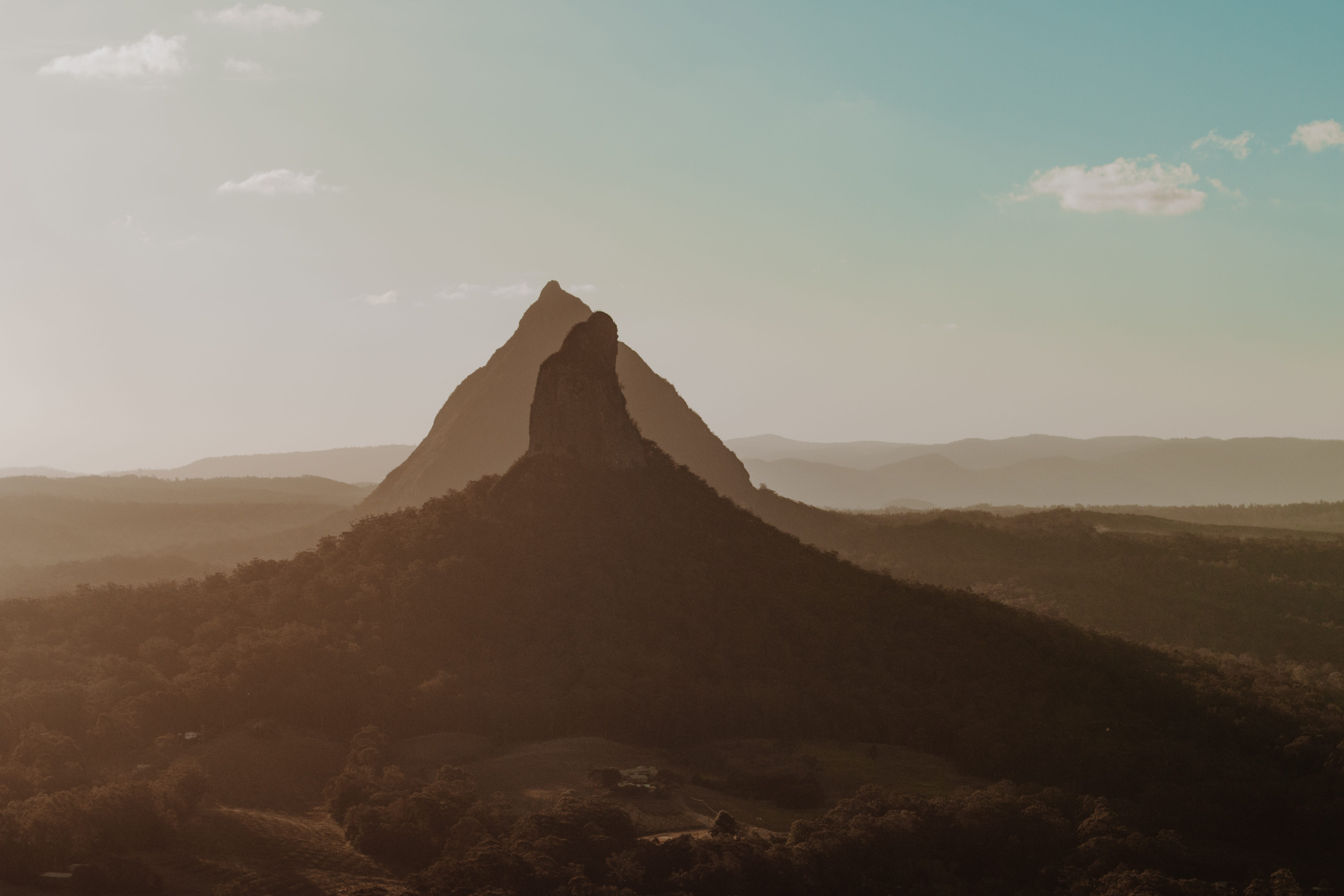 Hiker on a trail in the Australian bush, 5 essentials for Aussie bushwalking