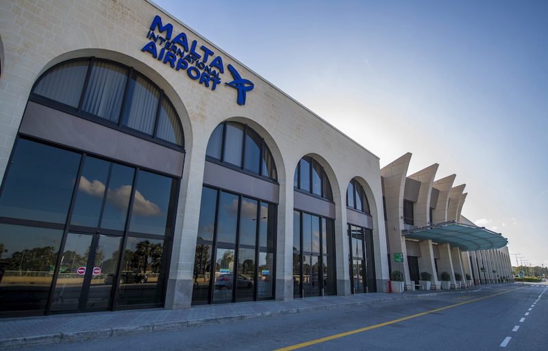 What is the best way to get from Malta Airport to Valletta?